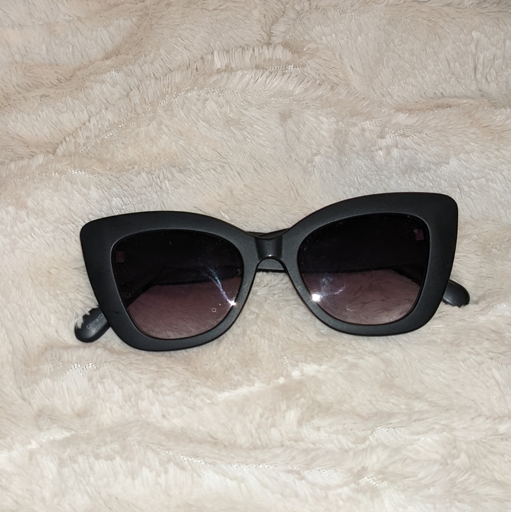 Frye UV Protection Chunky Cat Eye Winged Sunglasses